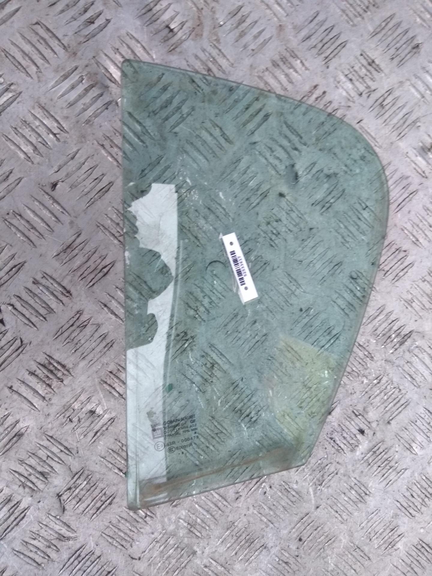 Стекло форточки двери задней левой