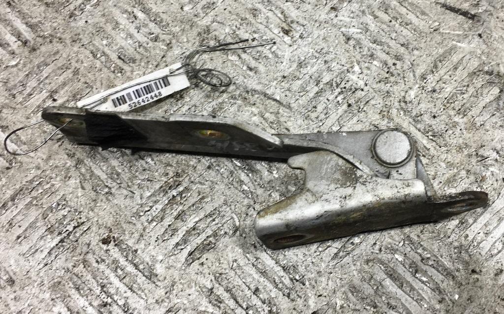 Петля капота левая
