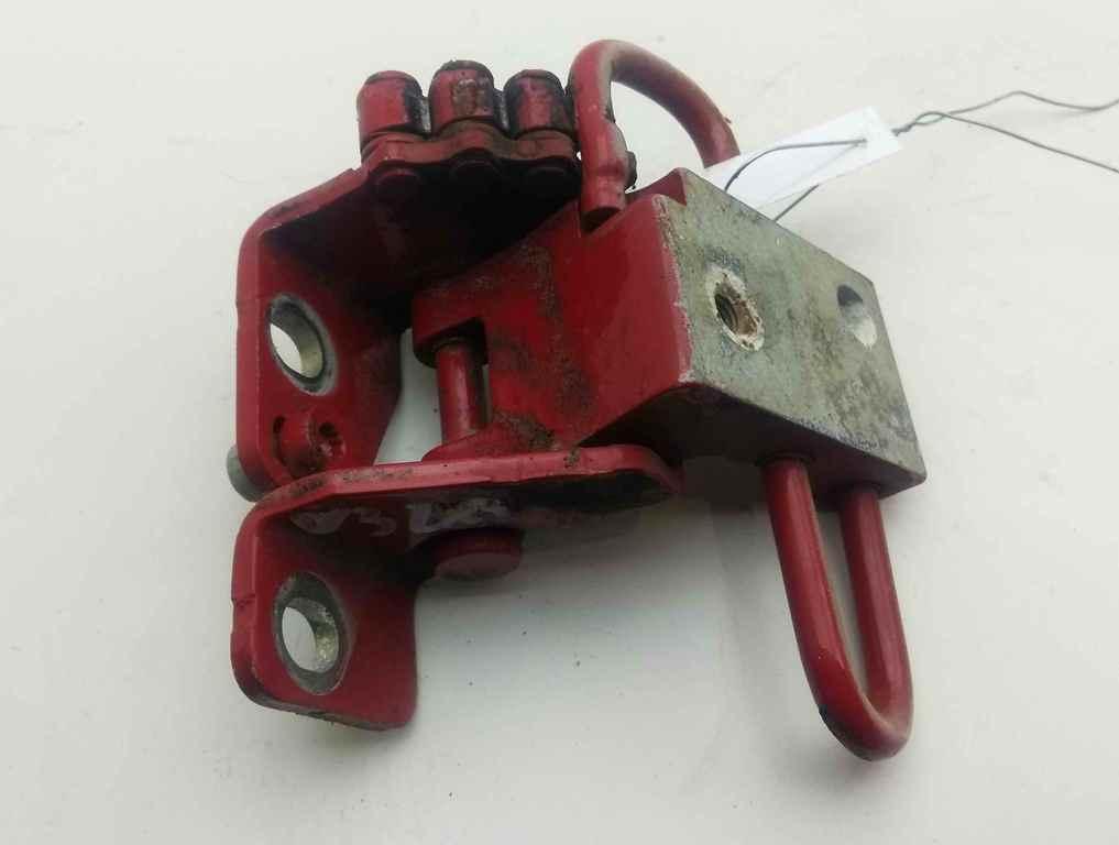 Петля двери передней правой