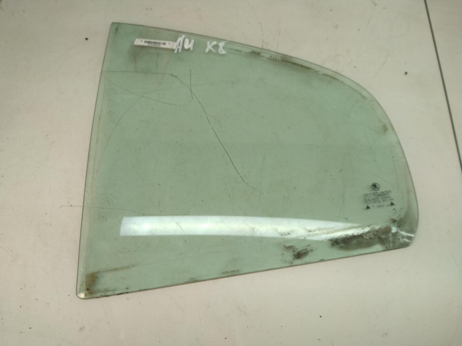 Стекло форточки двери задней левой