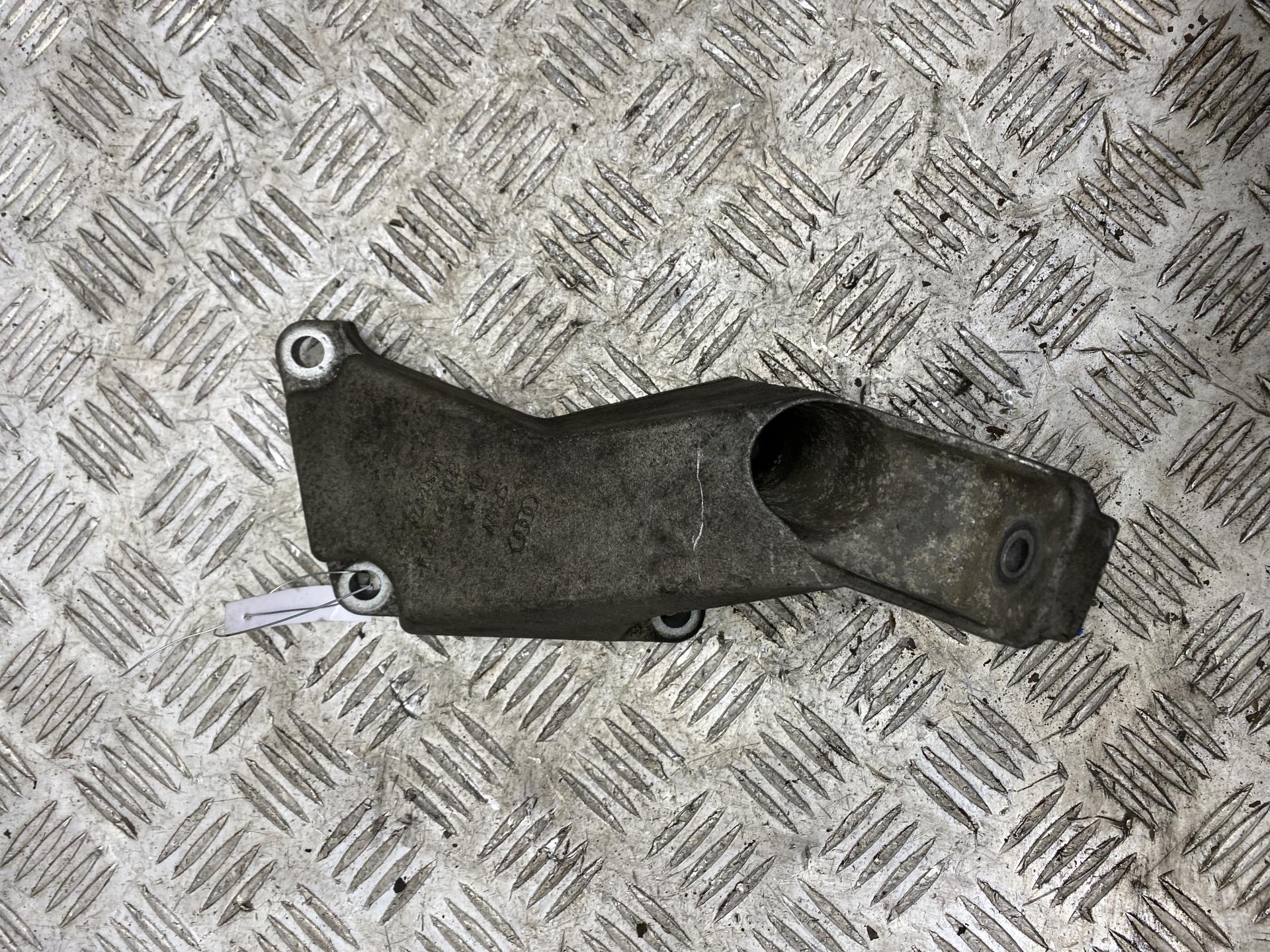 Кронштейн двигателя опорный