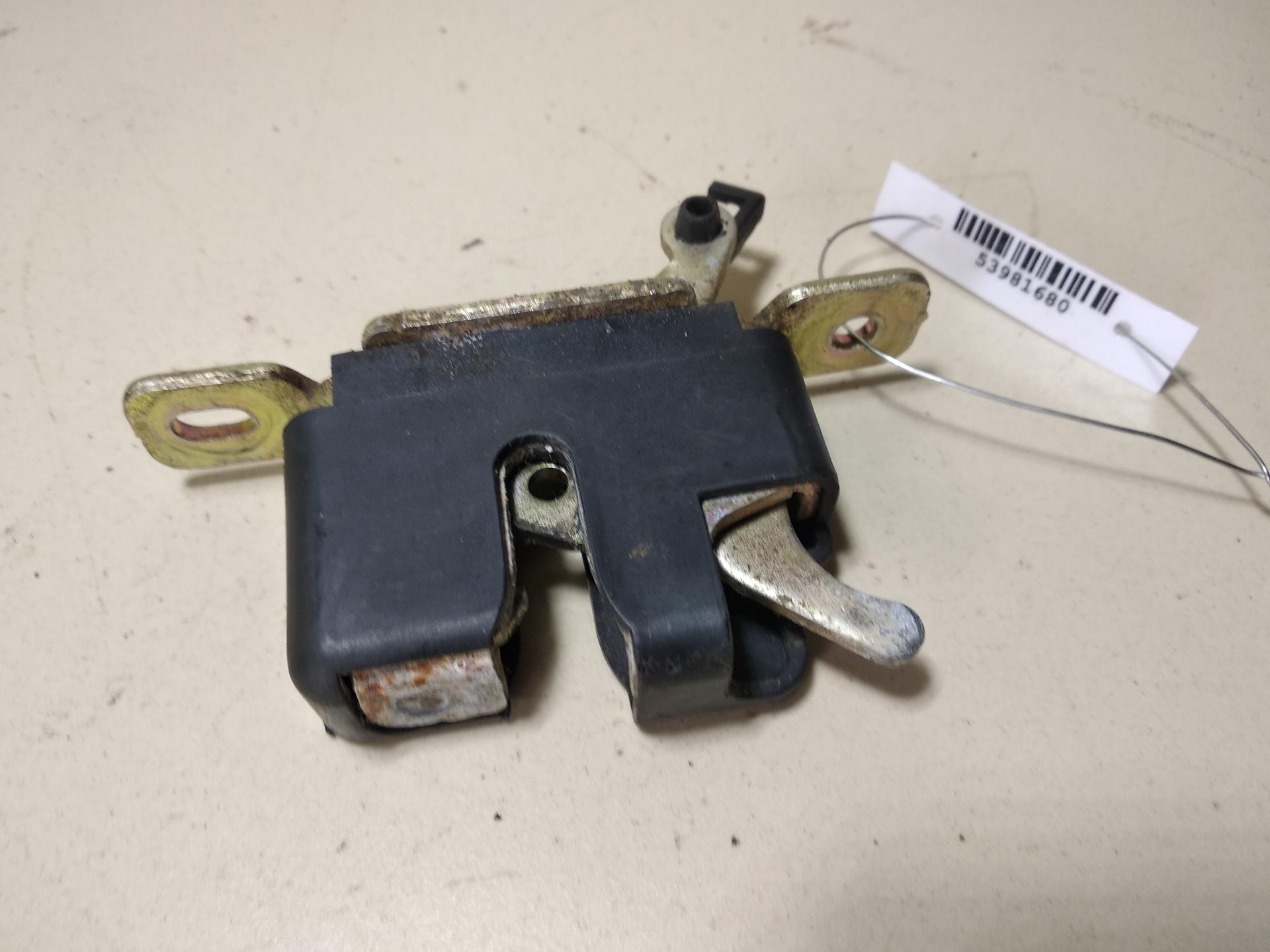 Замок багажника