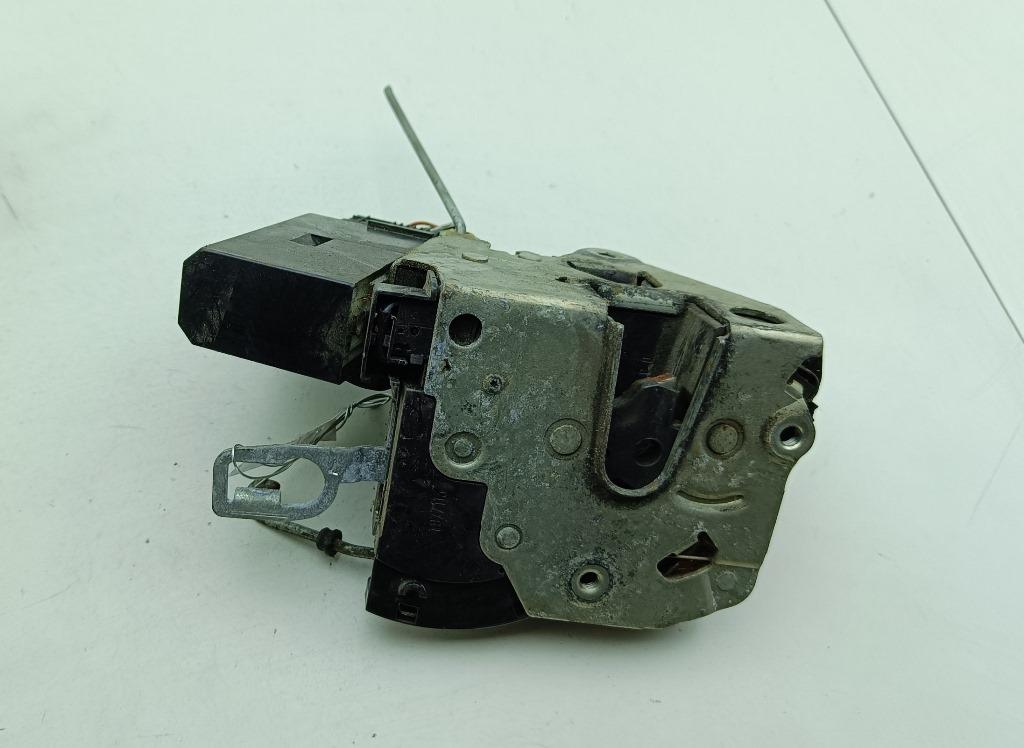 Замок двери передней левой