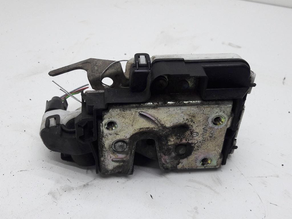 Замок двери передней правой
