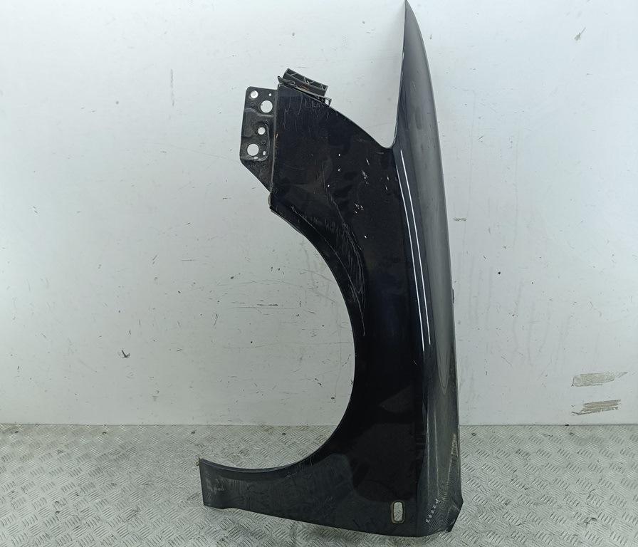 Крыло переднее левое