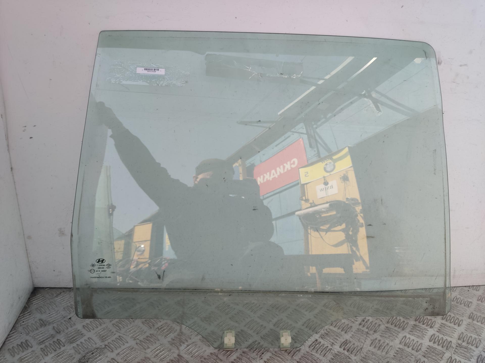 Стекло двери задней правой