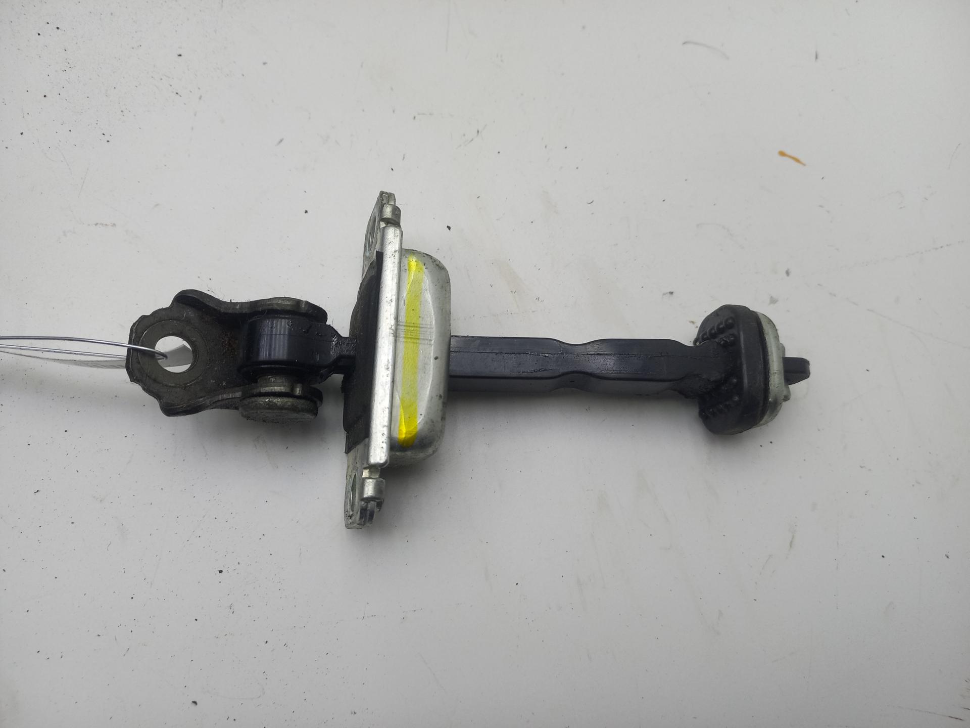 Ограничитель открывания двери задней