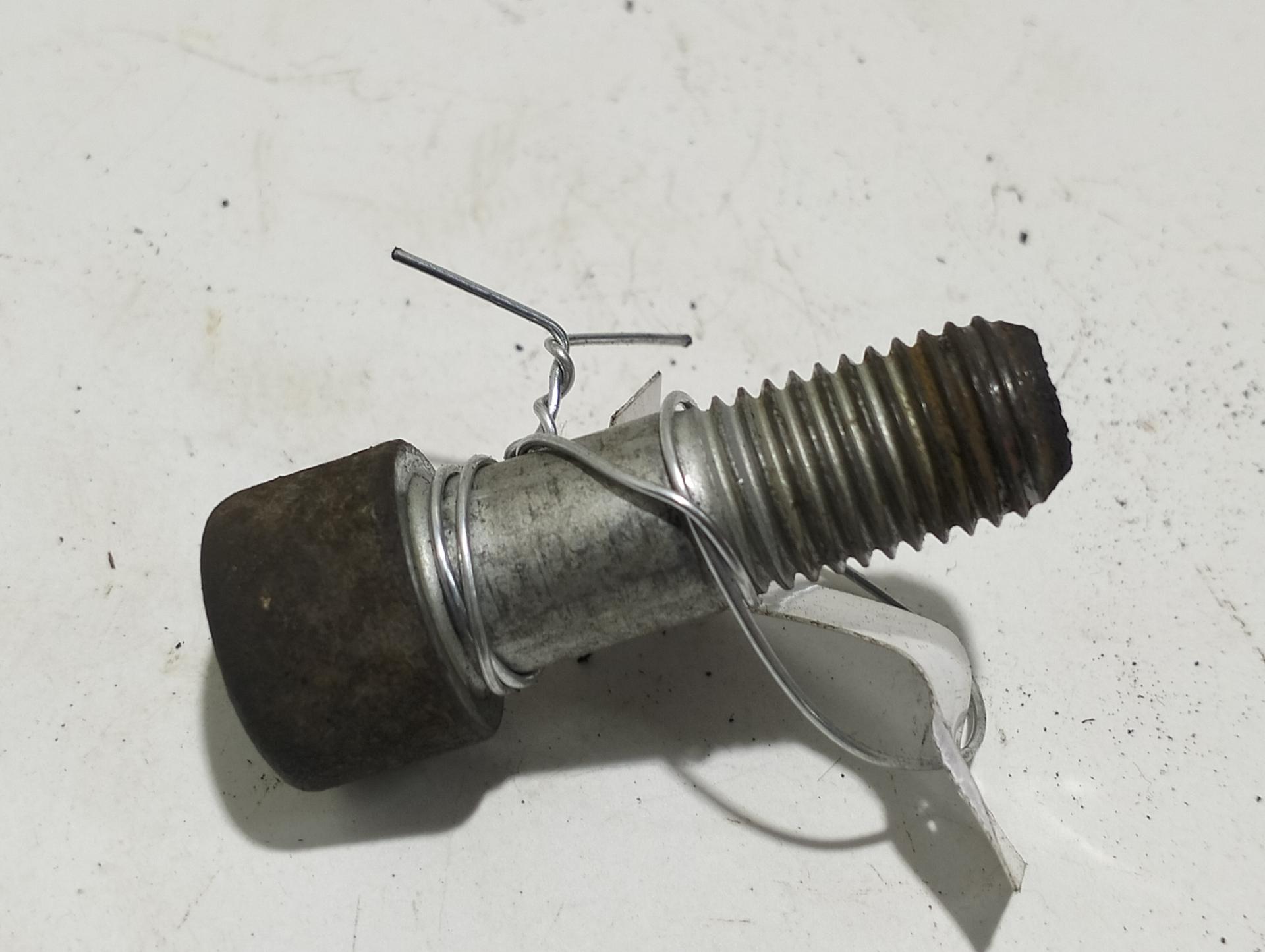 Болт крепления