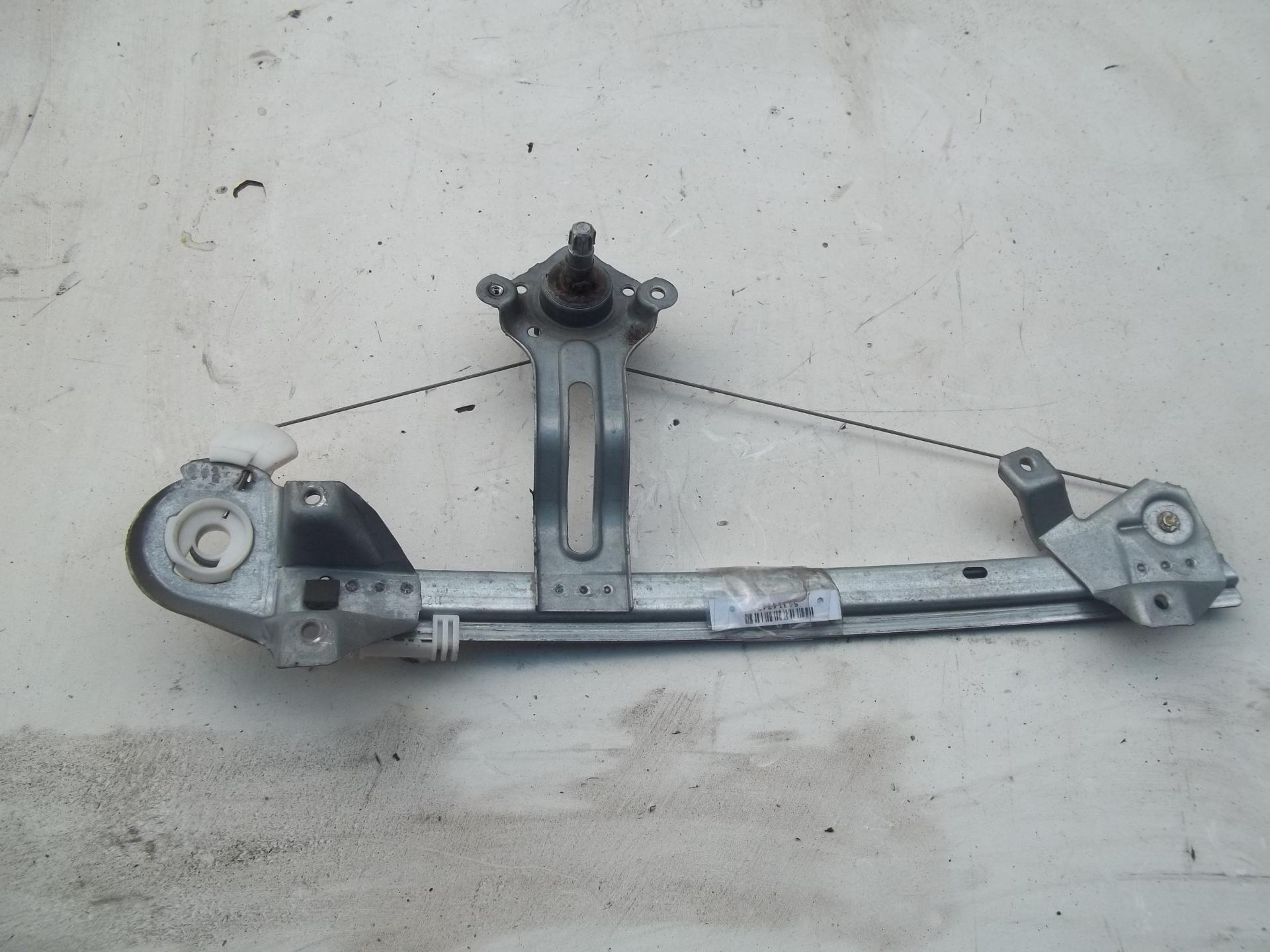 Стеклоподъемник механический задний правый