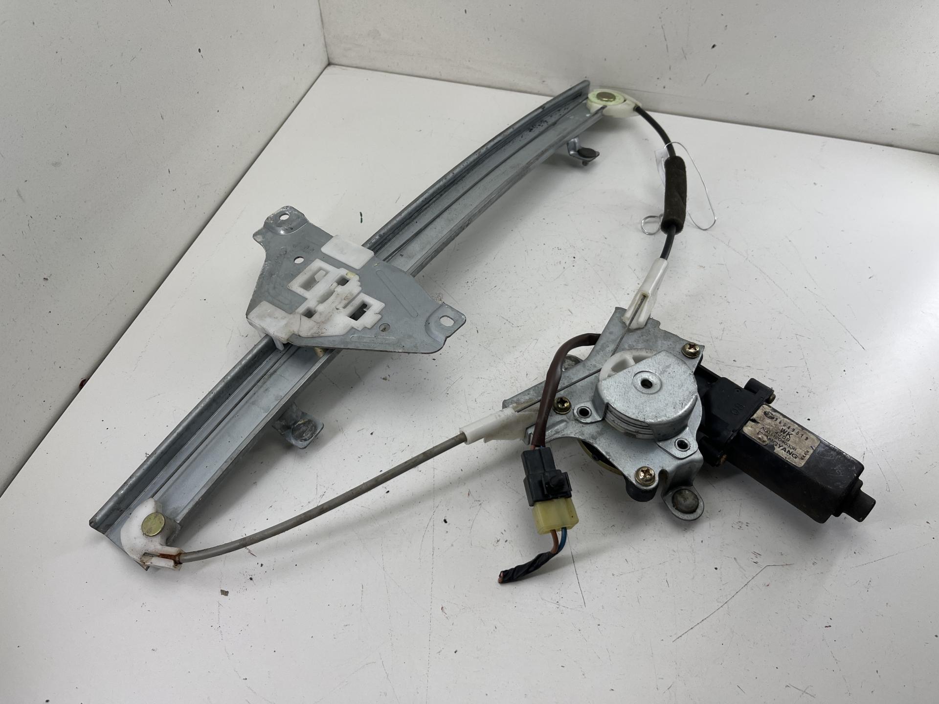 Стеклоподъемник электрический задний правый