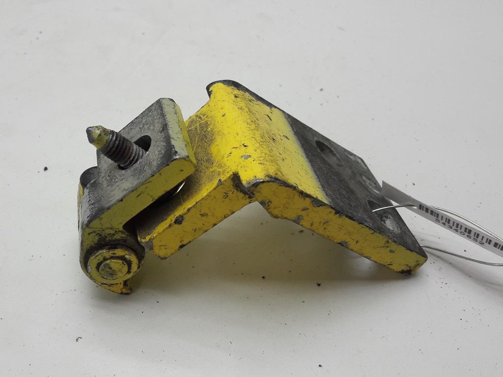 Петля двери задней правой