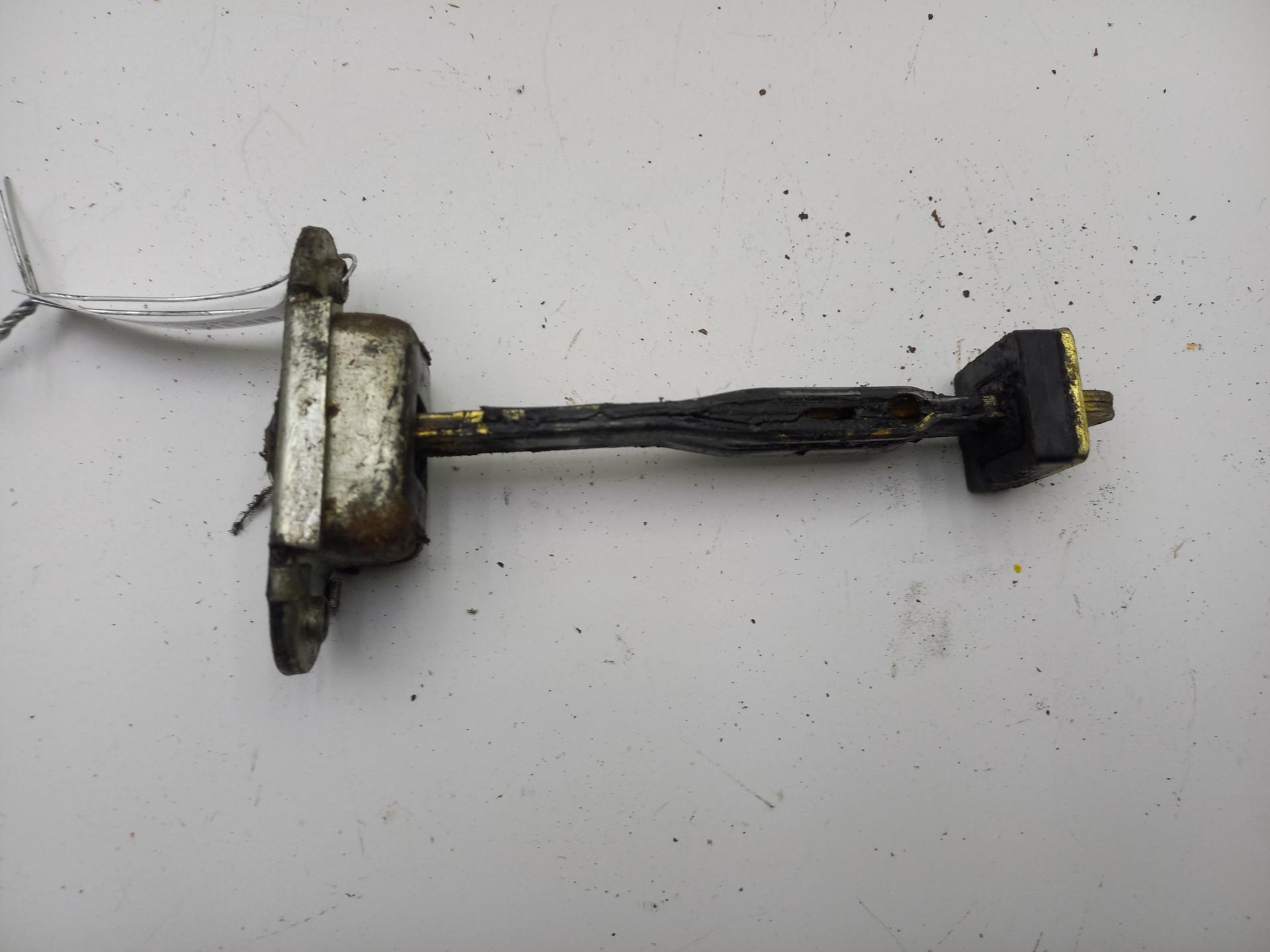 Ограничитель открывания двери задней