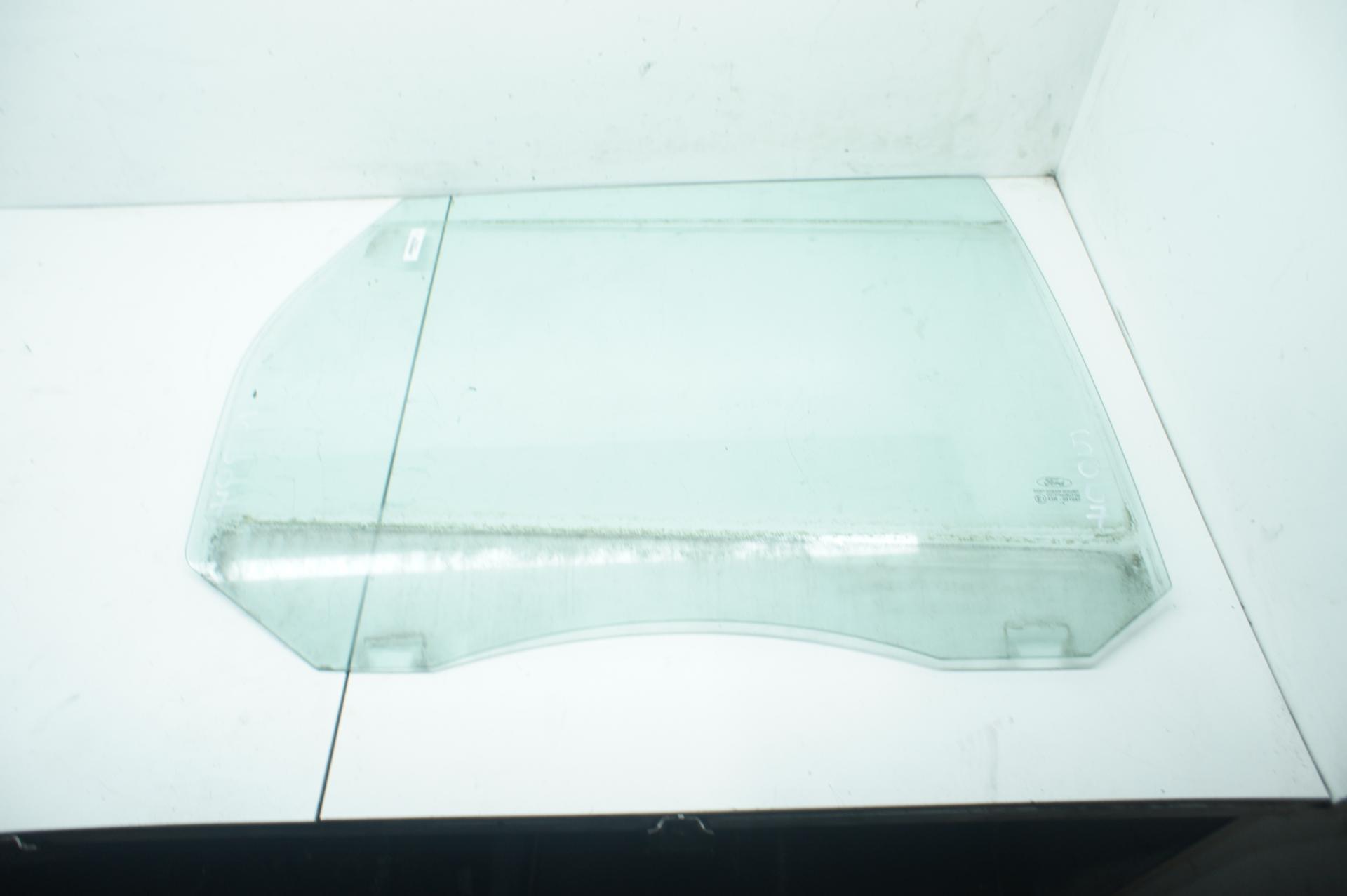 Стекло двери задней правой