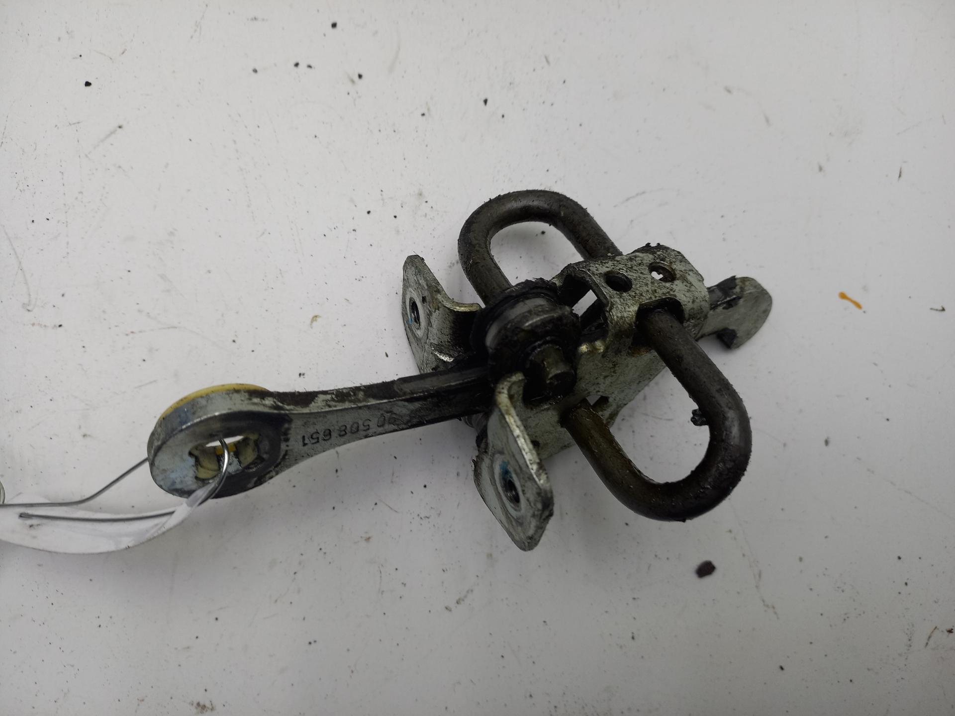Ограничитель открывания двери задней