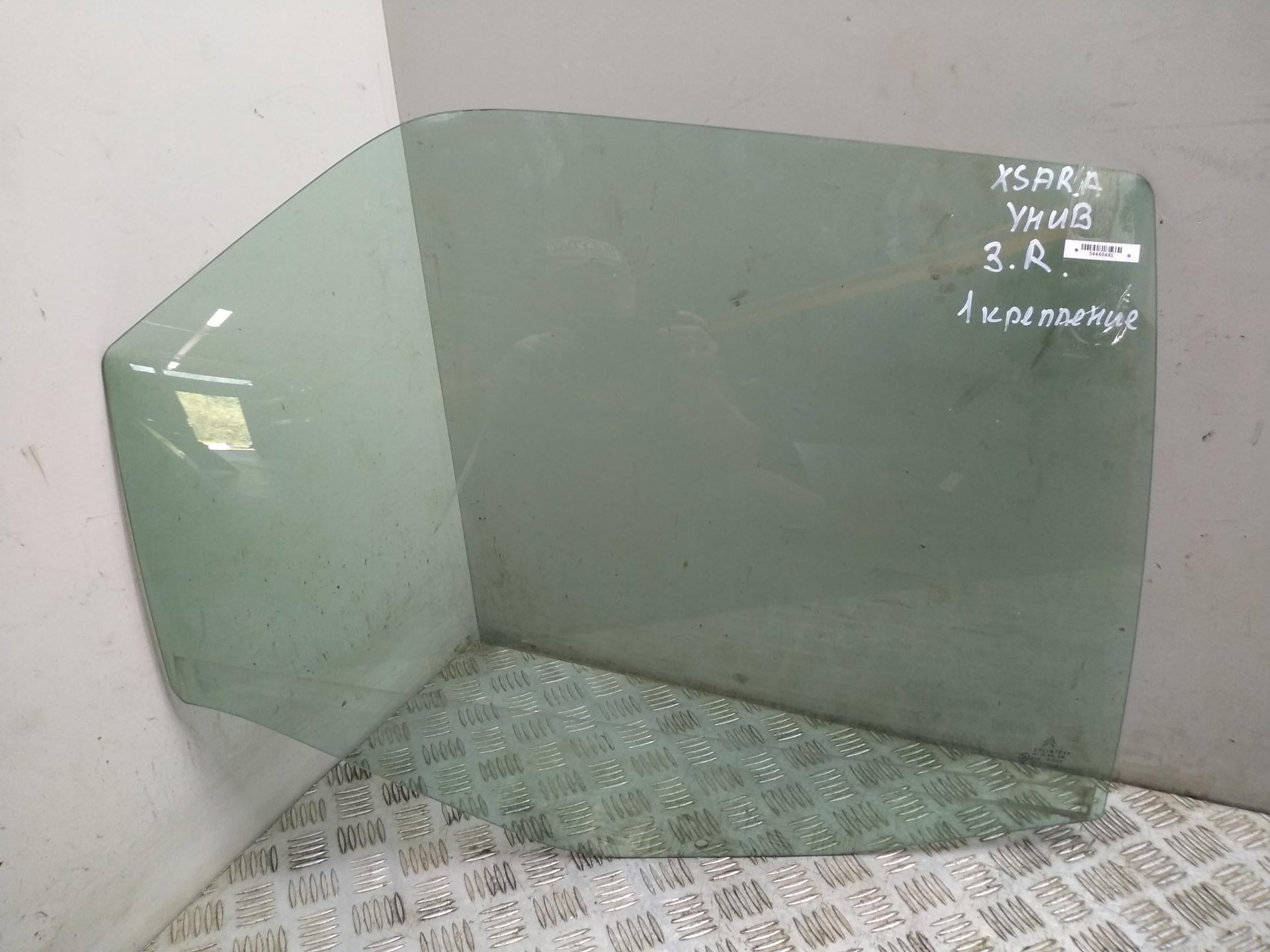 Стекло двери задней правой