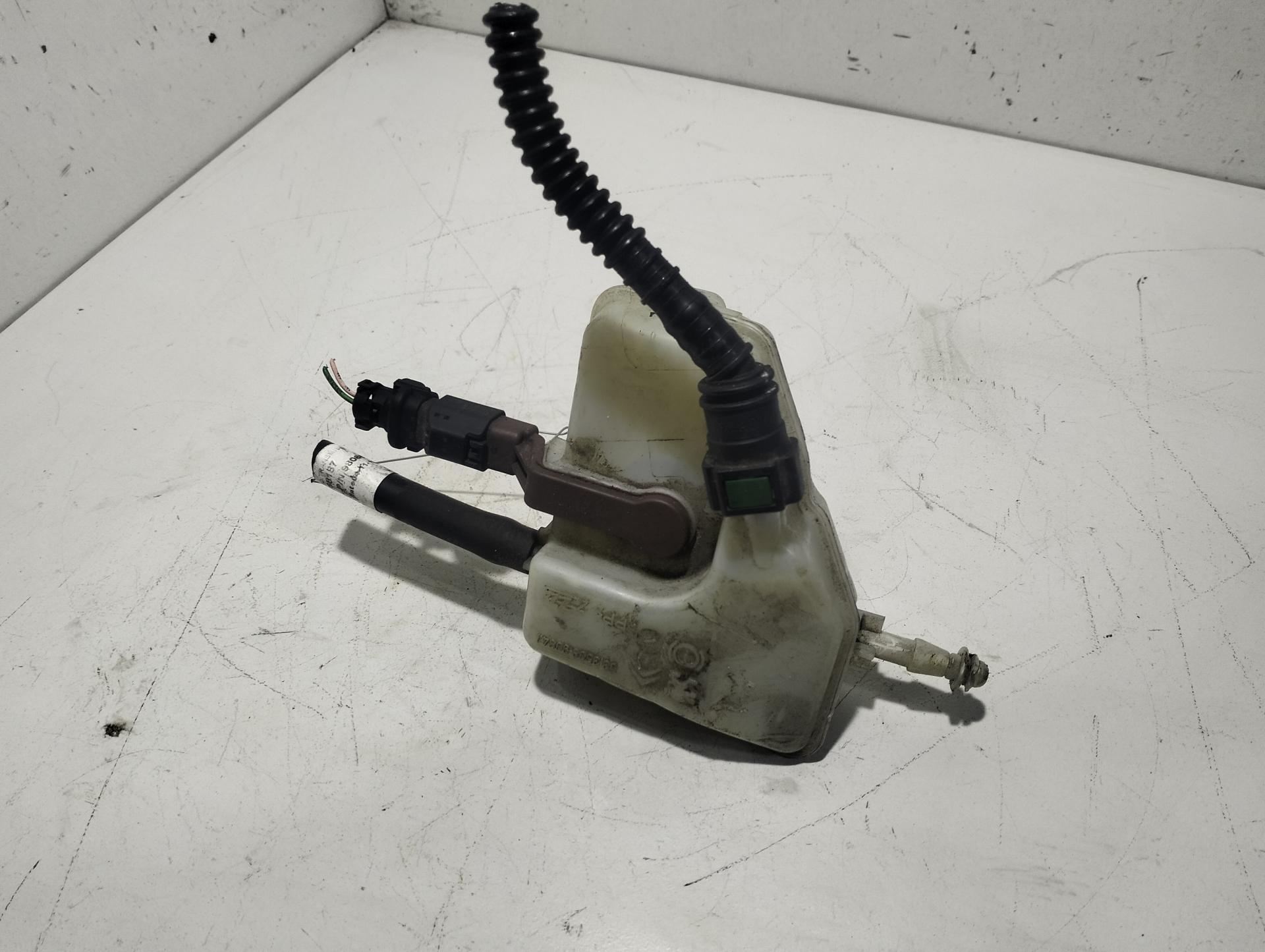 Бачок тормозной жидкости