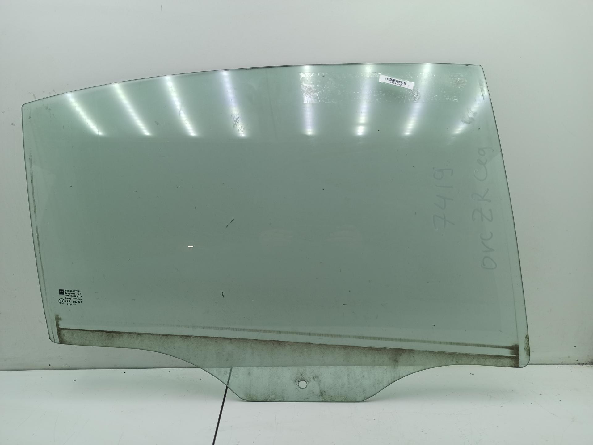 Стекло двери задней правой