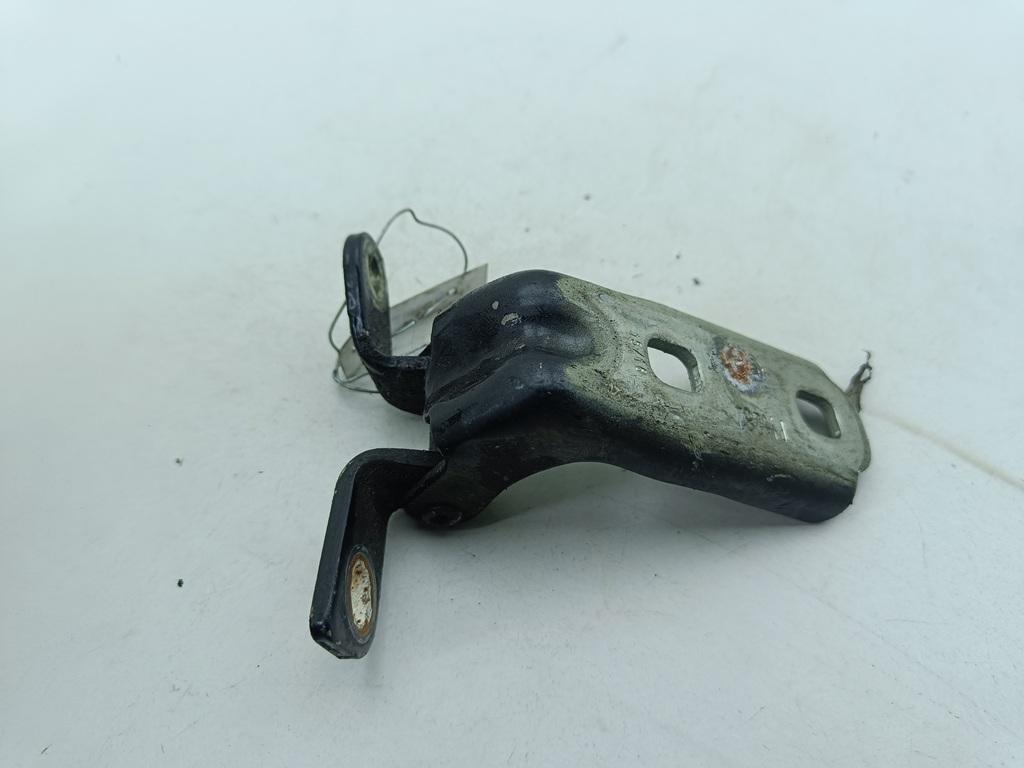 Петля двери передней правой