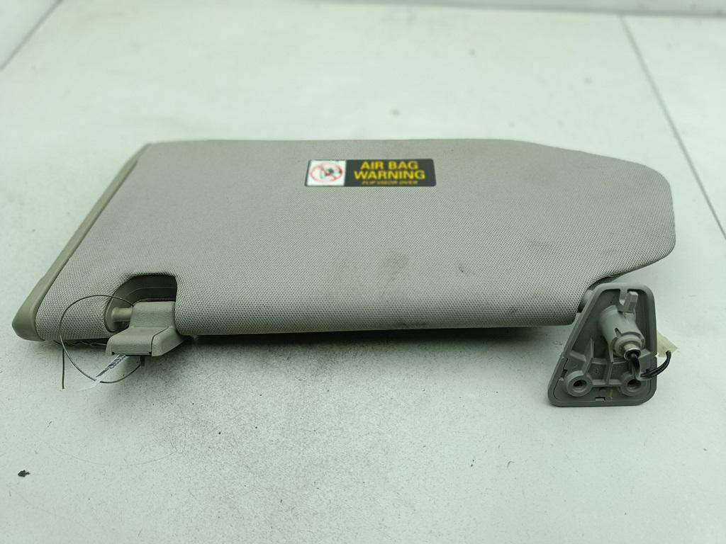 Козырек солнцезащитный правый