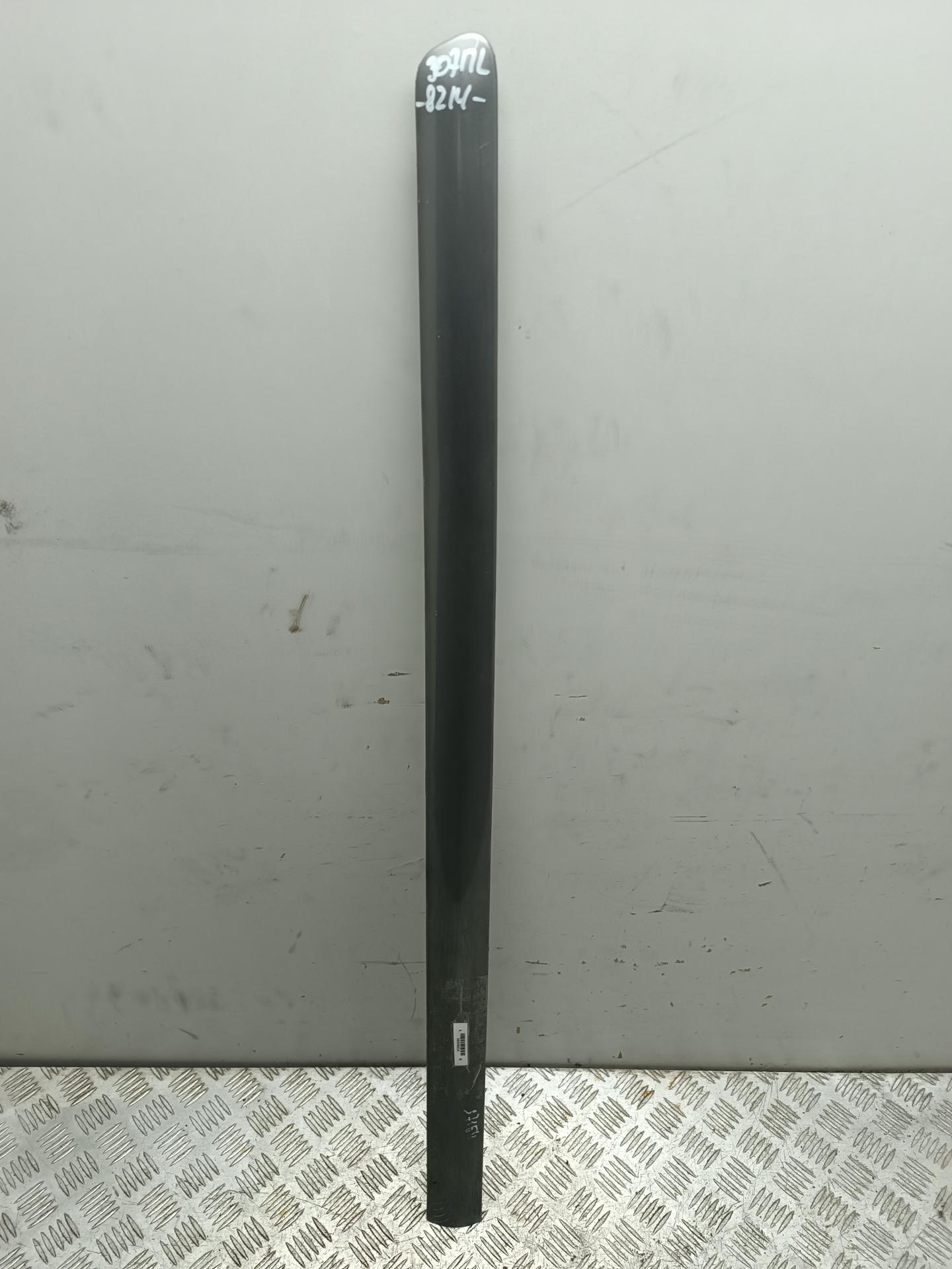 Молдинг двери передней левой