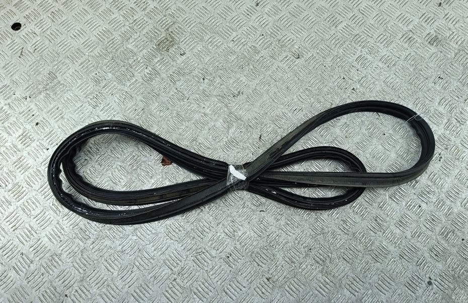 Уплотнитель крышки (двери) багажника