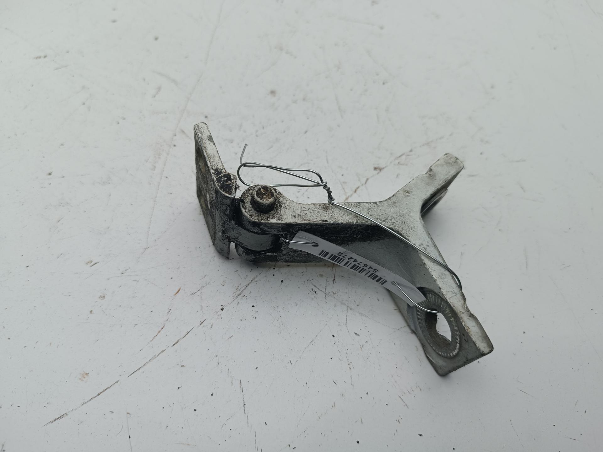 Петля двери передней левой