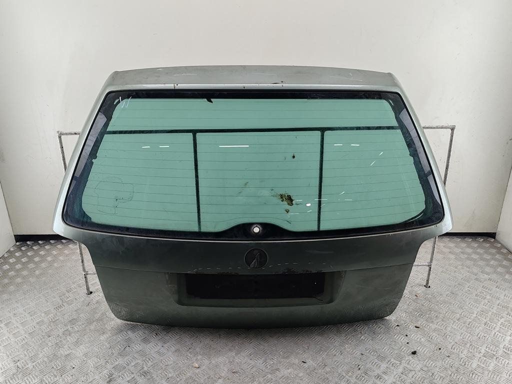 Крышка багажника (дверь задняя)