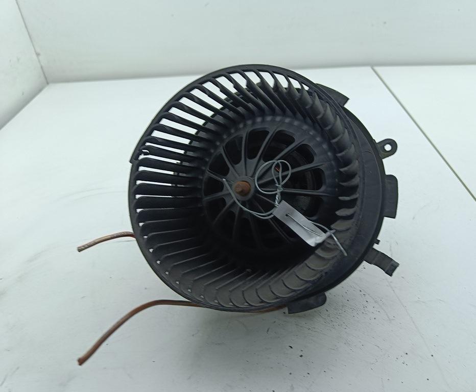 Двигатель отопителя (моторчик печки)
