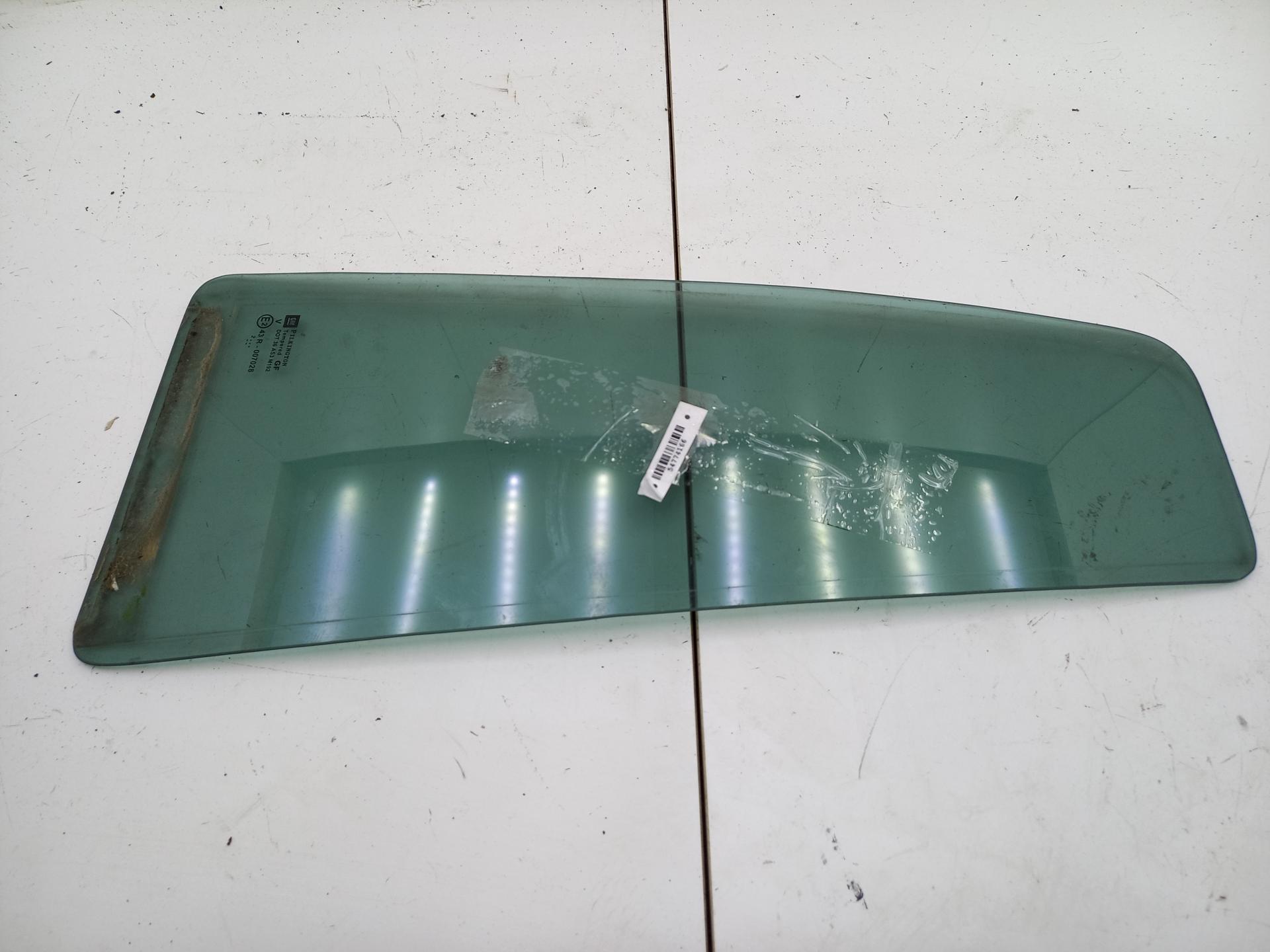 Стекло форточки двери задней правой