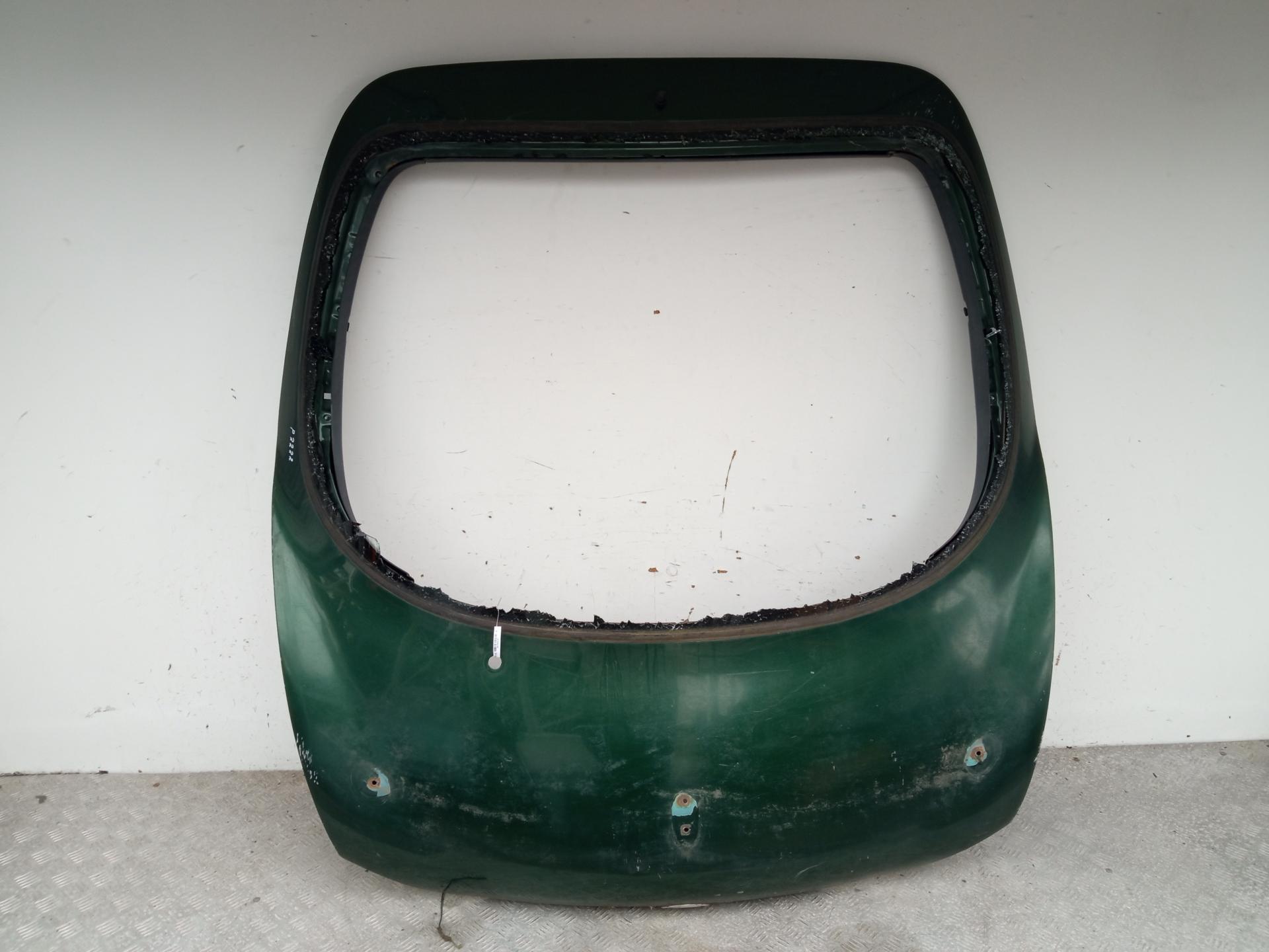 Крышка багажника (дверь задняя)