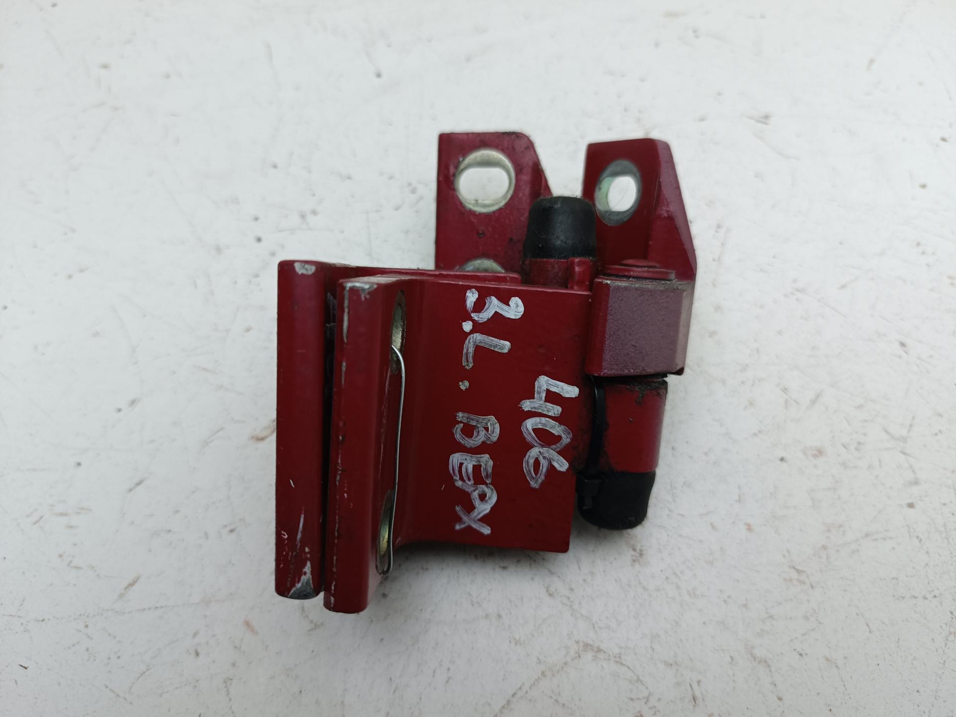 Петля двери задней левой
