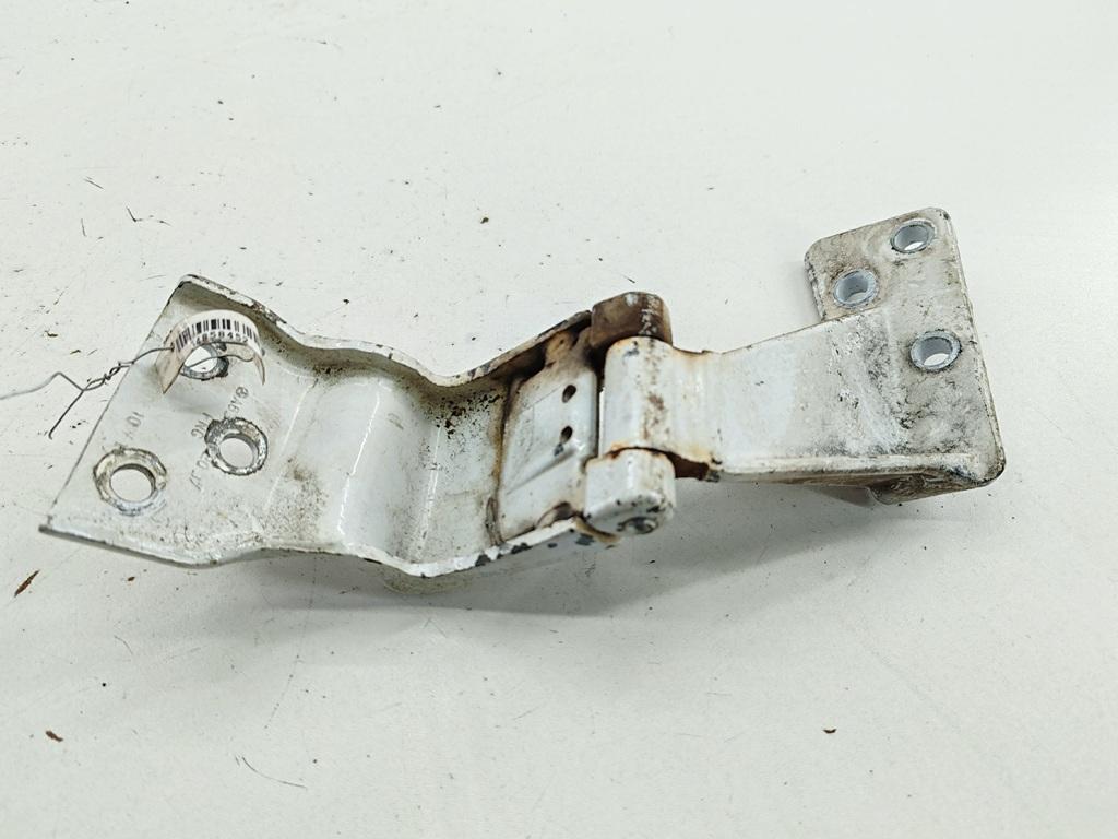 Петля двери задней правой