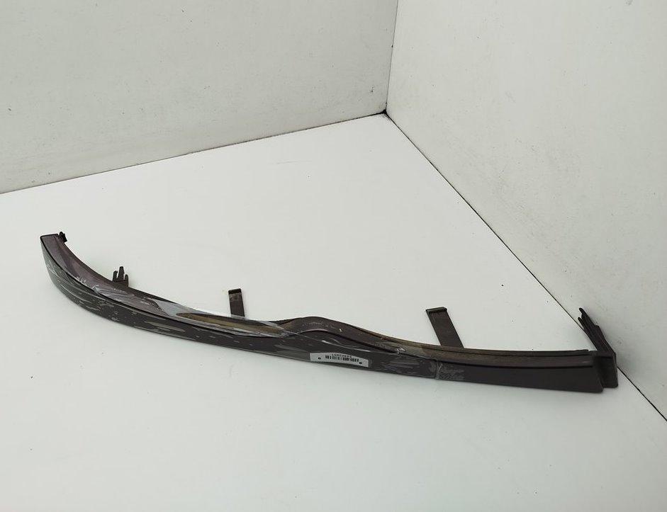 Ус под фару правый