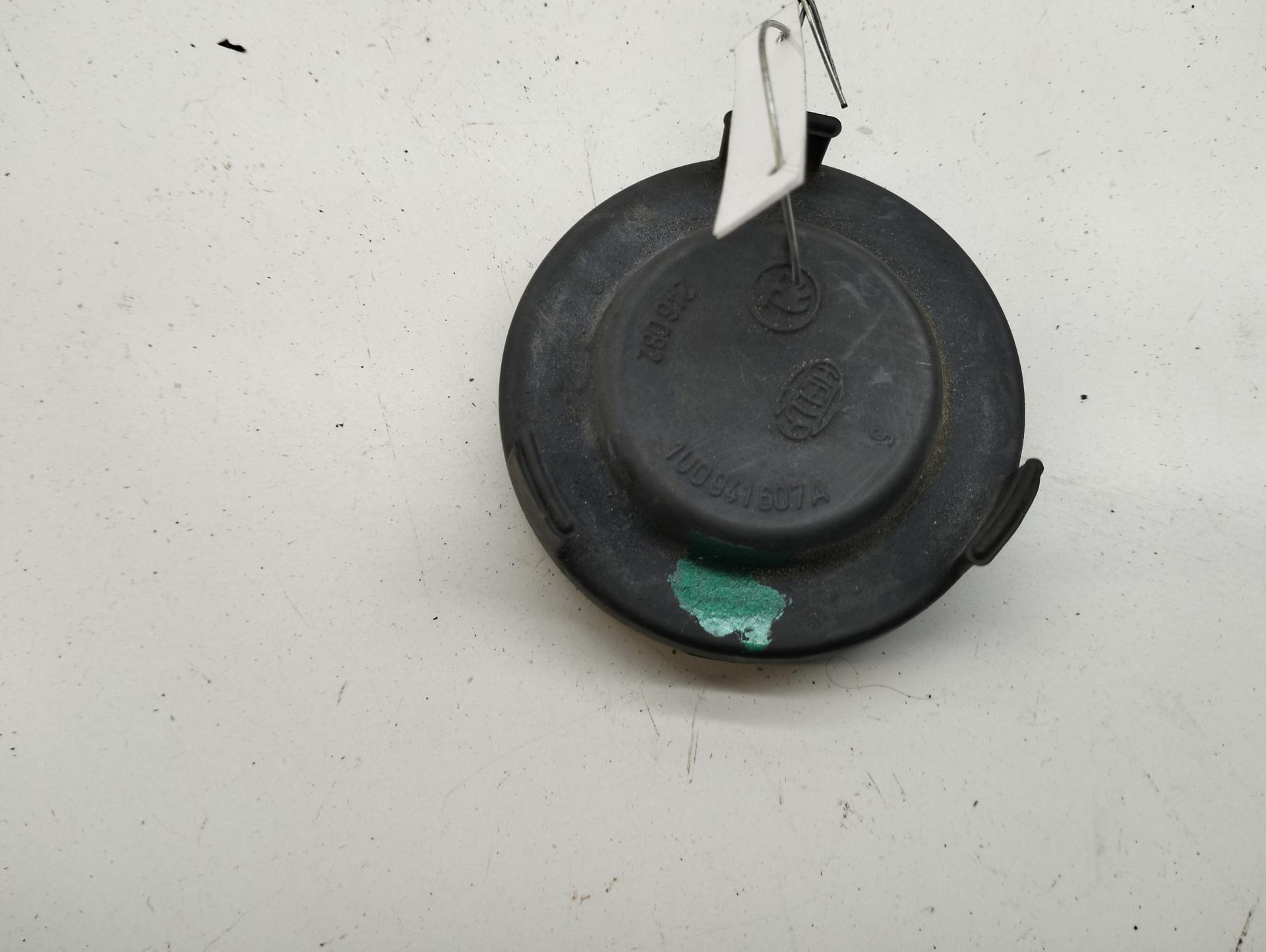 Крышка (заглушка) задняя фары левой