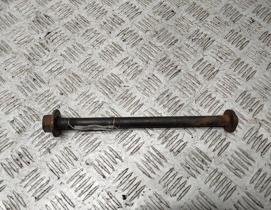 Болт крепления