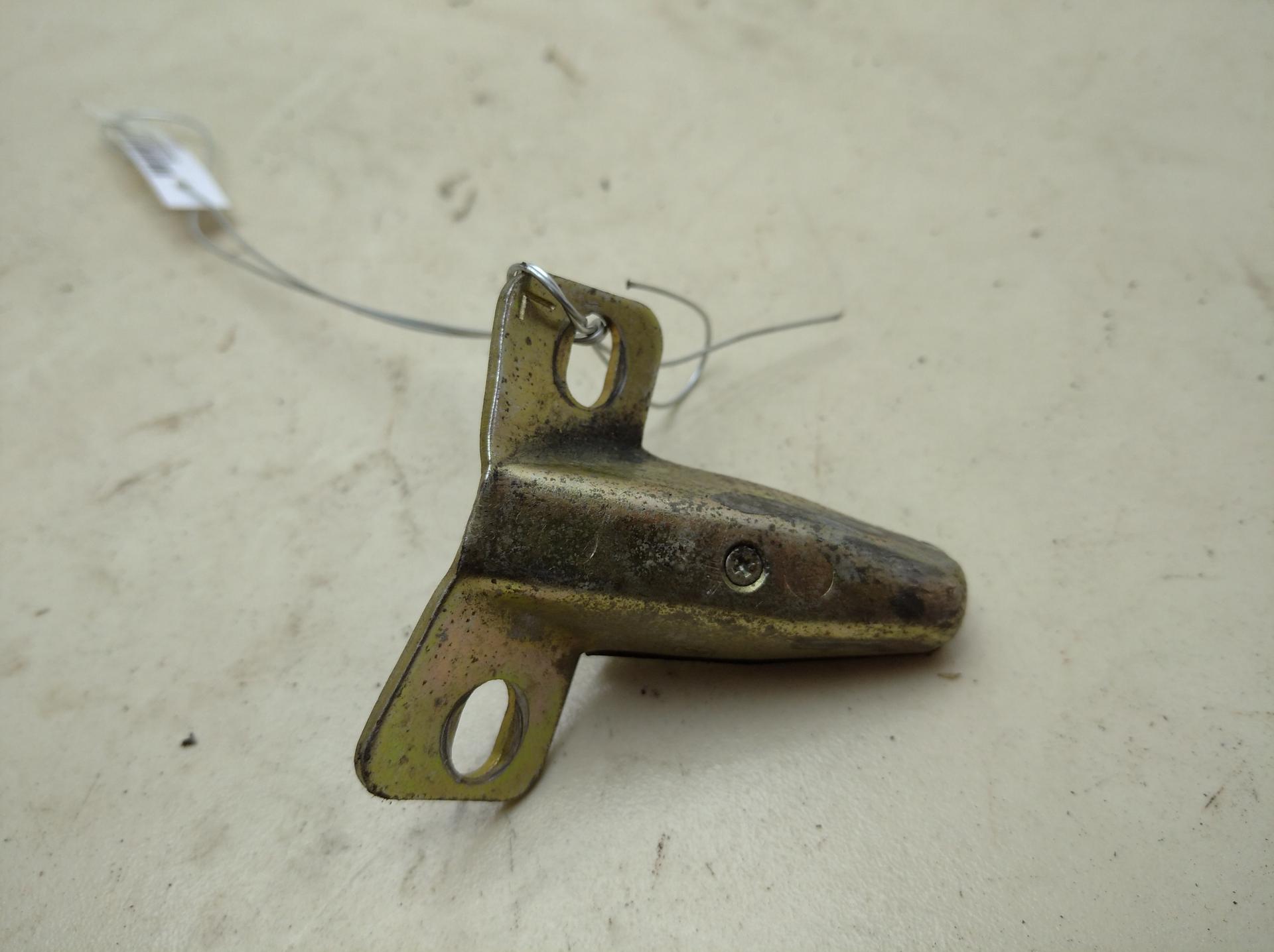 Ответная часть (скоба) замка двери