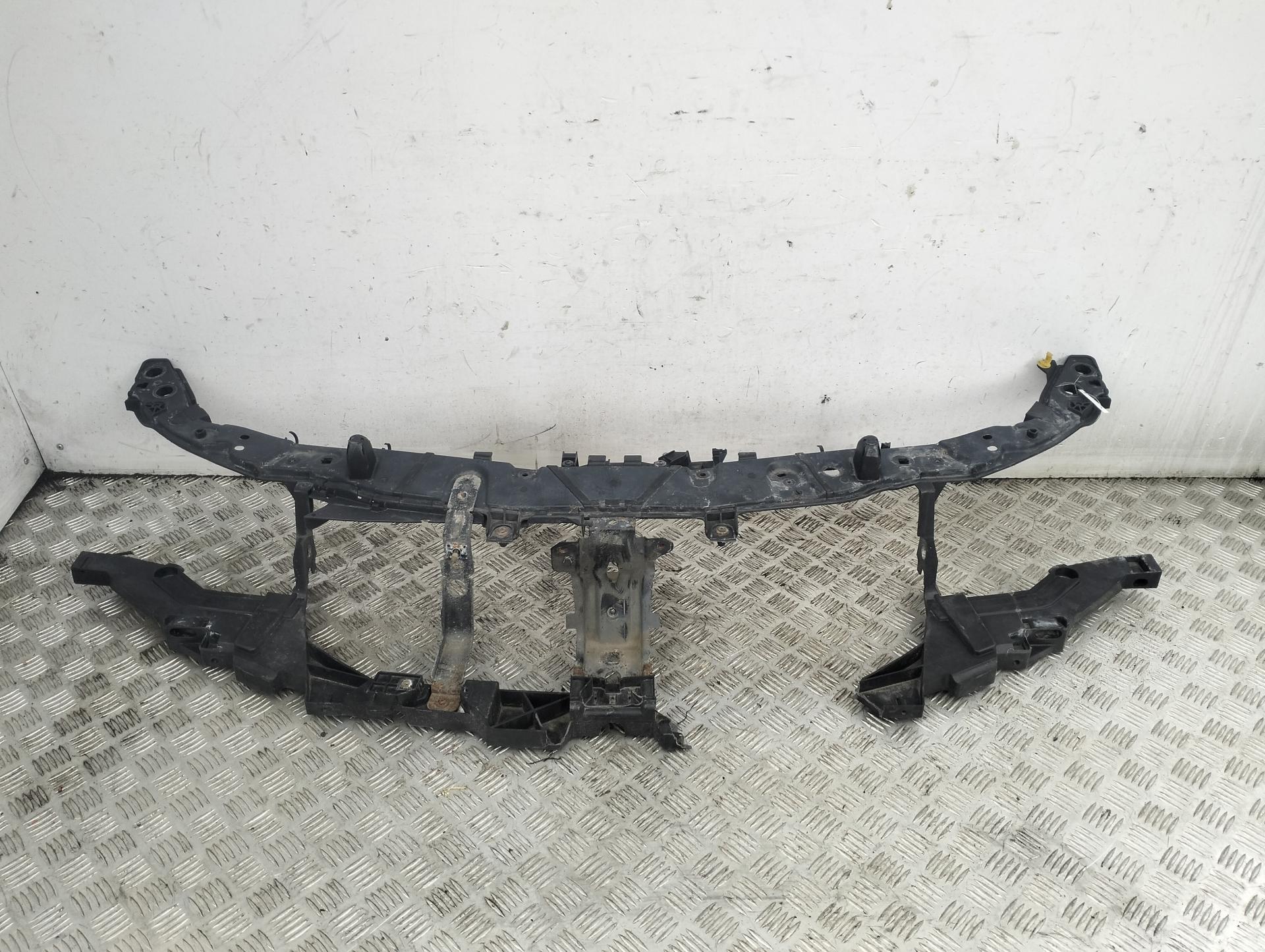 Рамка передняя (панель кузовная, телевизор)