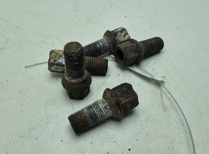 Болт колесный (гайка колесная)