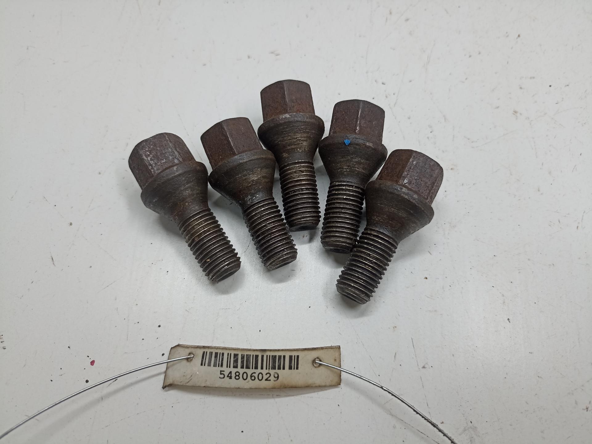 Болт колесный (гайка колесная)