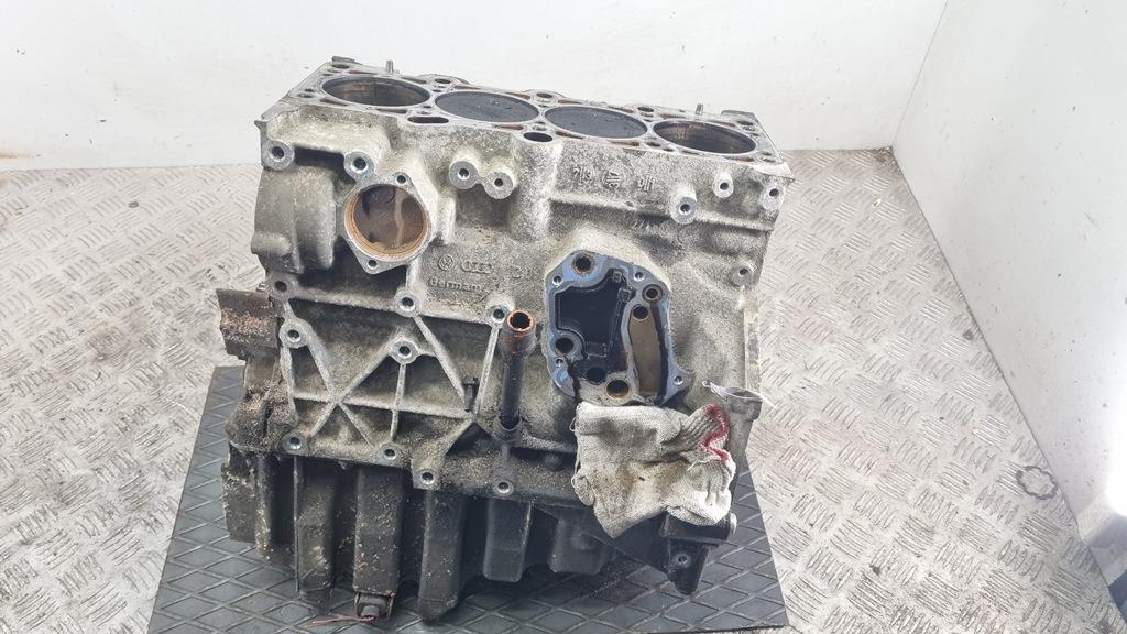 Блок цилиндров двигателя (картер)