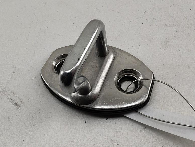 Ответная часть (скоба) замка двери