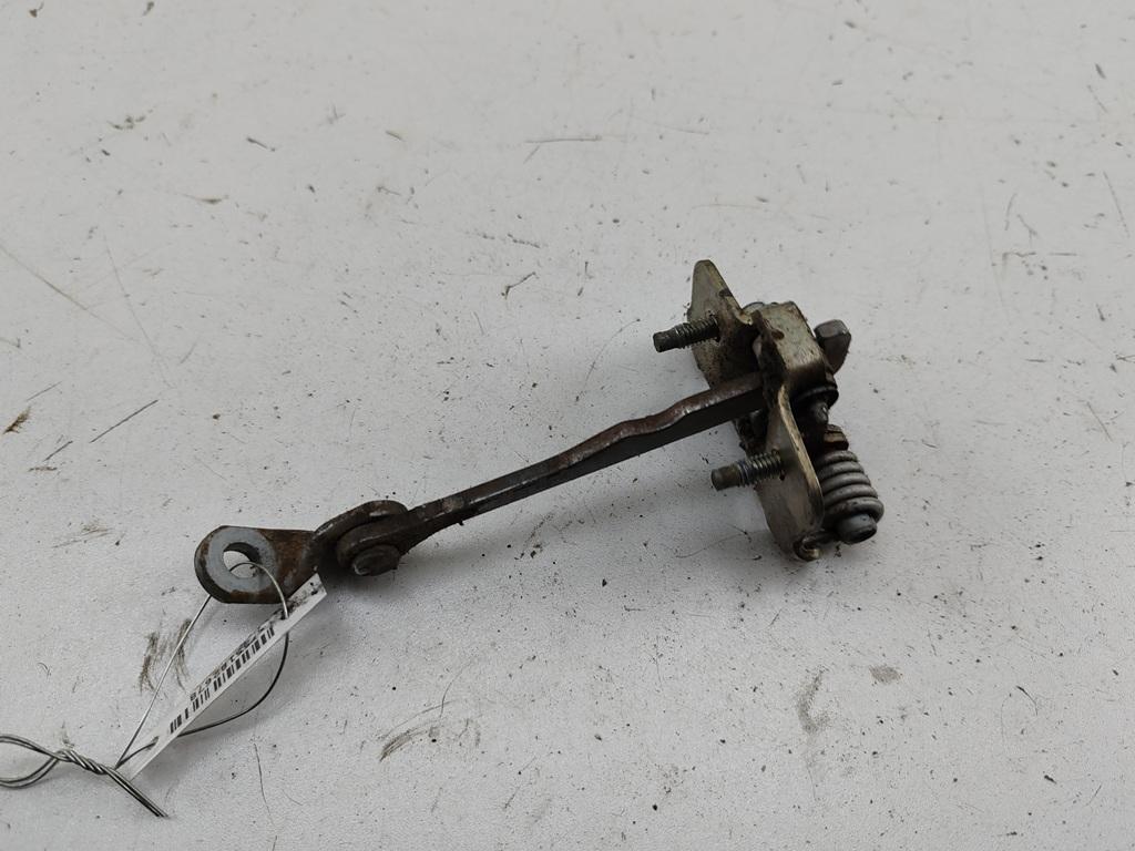 Ограничитель открывания двери задней
