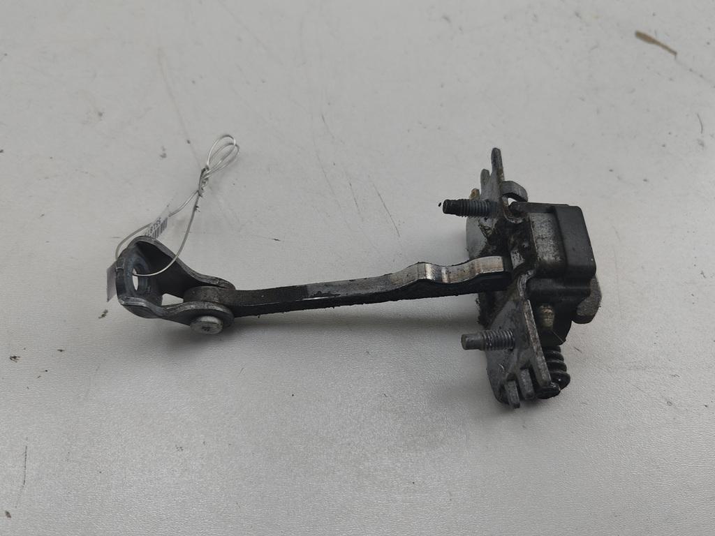 Ограничитель открывания двери передней