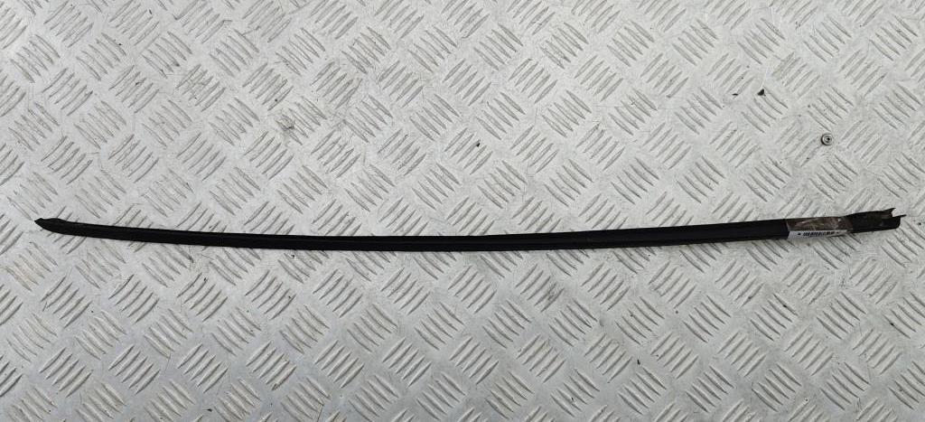 Молдинг лобового стекла