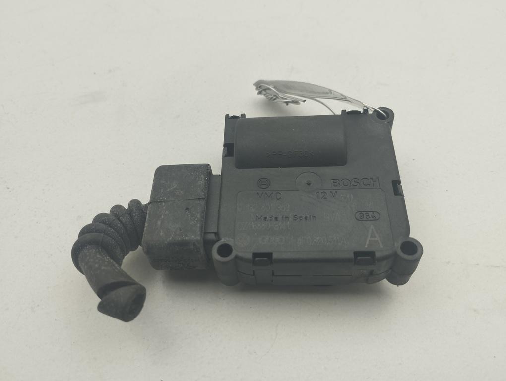 Моторчик заслонки отопителя