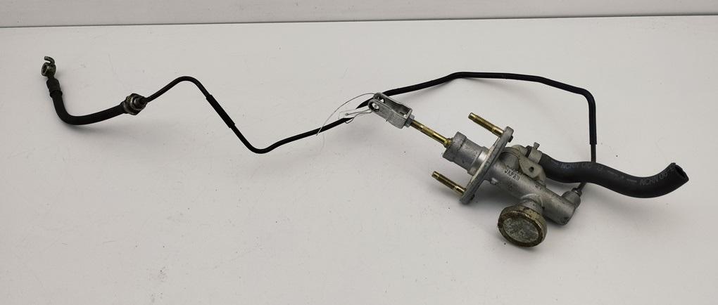 Цилиндр сцепления главный