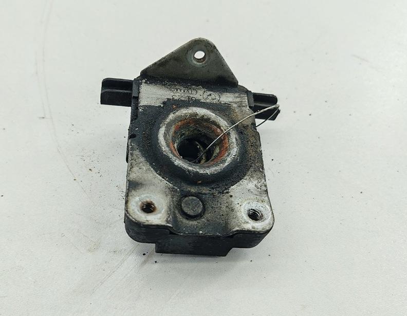 Замок капота
