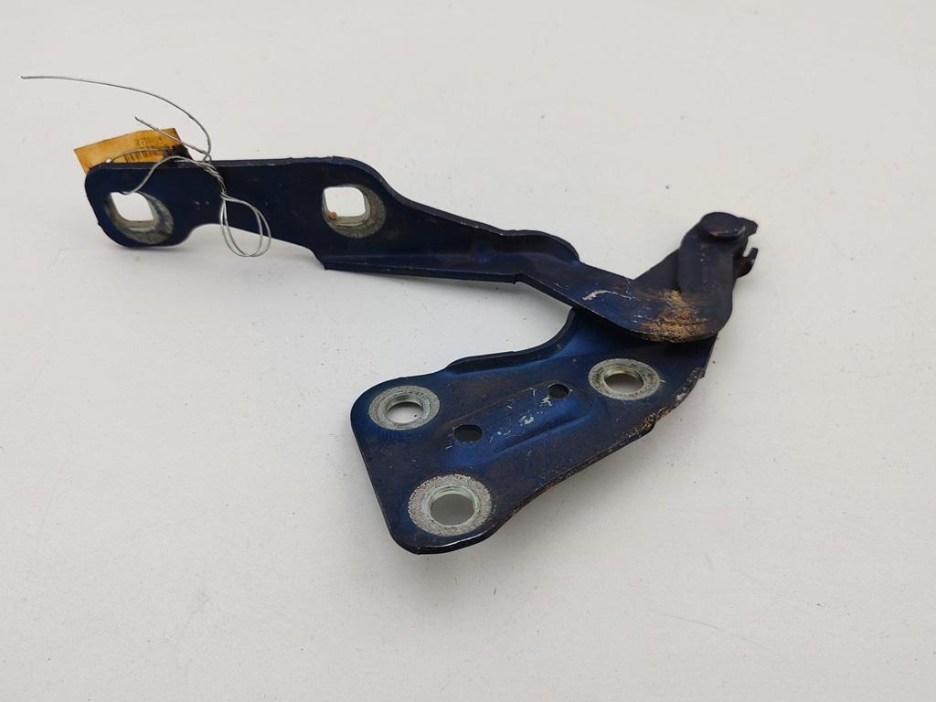 Петля капота правая