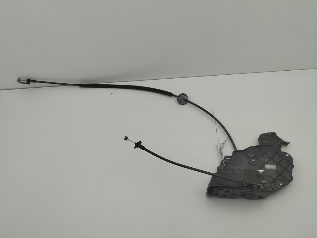 Замок двери передней левой