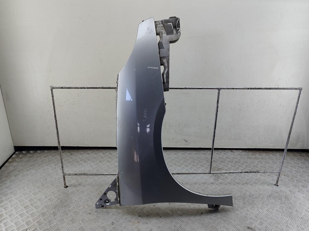 Крыло переднее правое